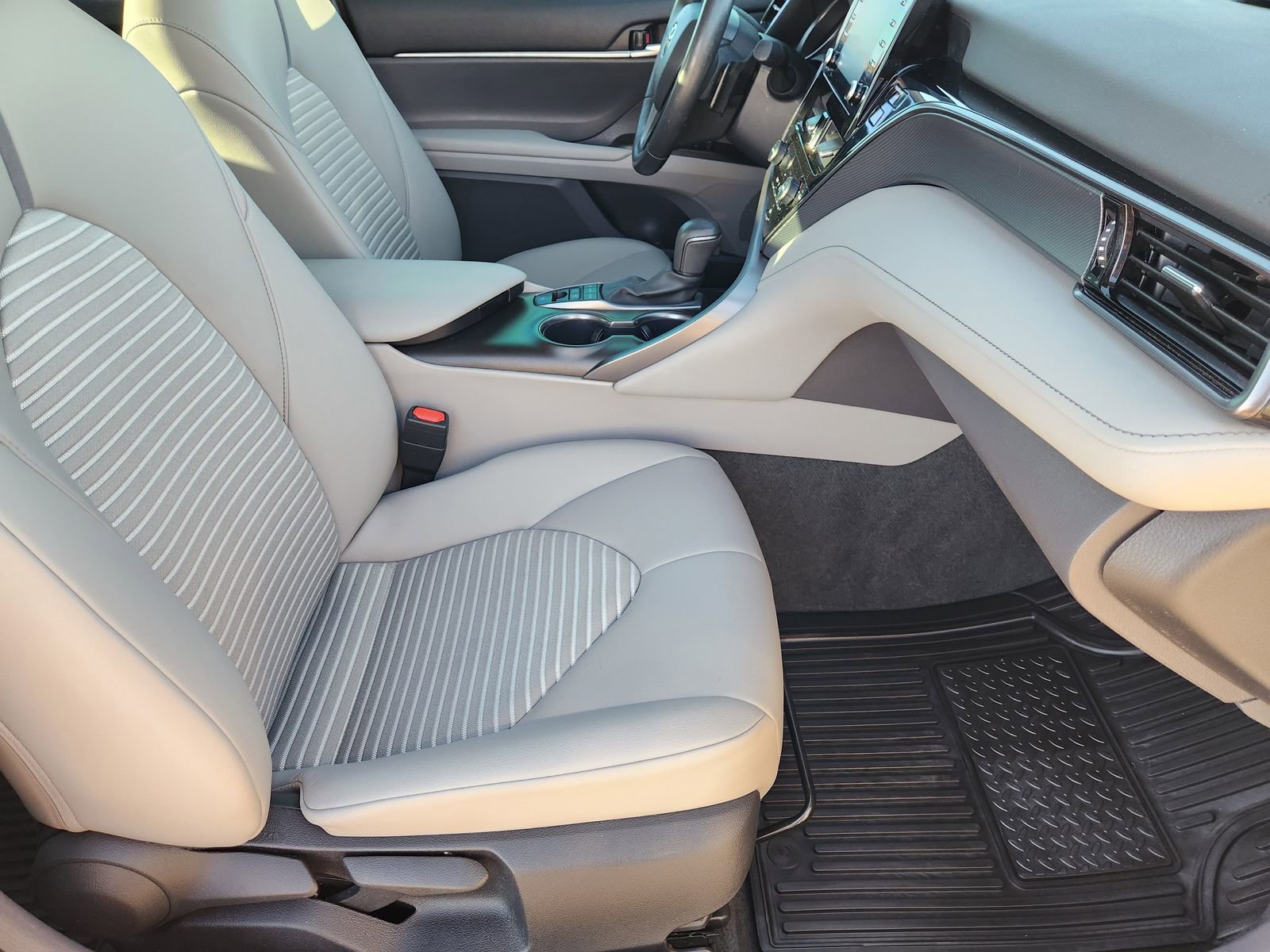 Used 2023 Toyota Camry SE image 17