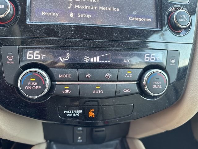 Used 2015 Nissan Rogue SV w/ SV Premium Package image 17