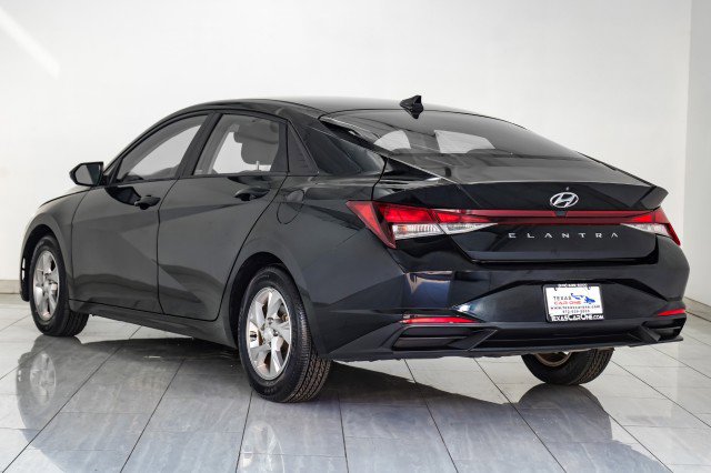 Used 2021 Hyundai Elantra SE w/ Cargo Package image 8