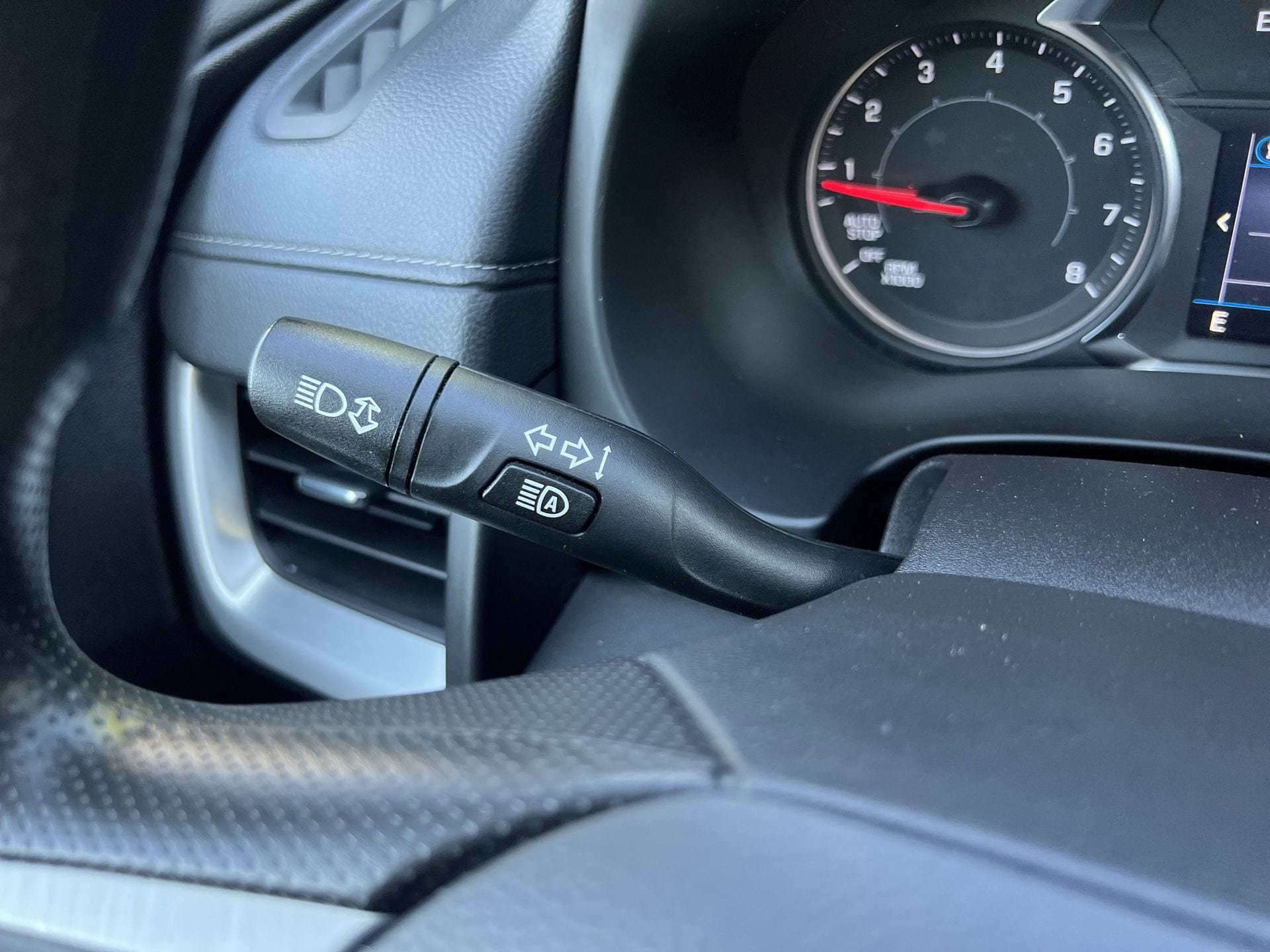 Used 2024 GMC Terrain SLE FWD image 10