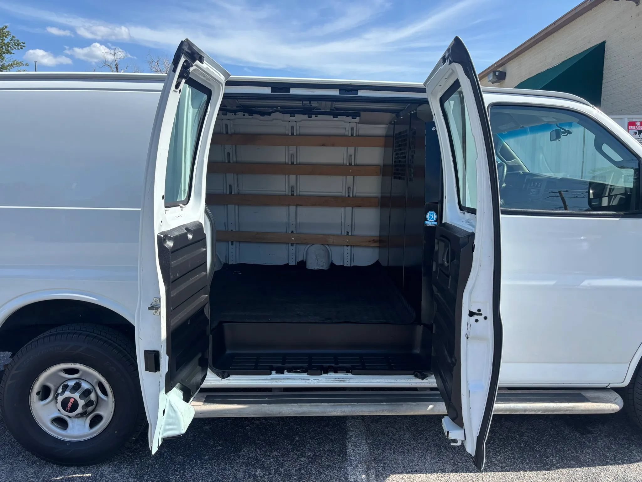 Used 2021 GMC Savana 2500 w/ Driver Convenience Package RWD image 13