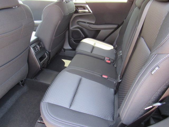 New 2025 Mitsubishi Outlander ES image 9