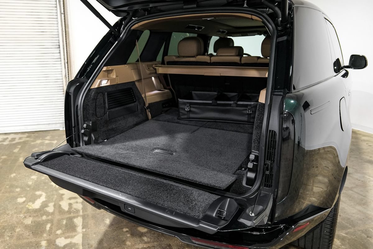 Used 2025 Land Rover Range Rover Long Wheelbase SE AWD/4WD image 47
