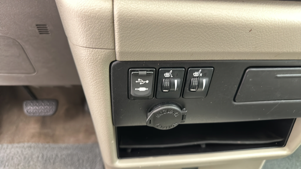 Used 2017 Toyota Sienna XLE w/ XLE Navigation Package AWD/4WD image 23