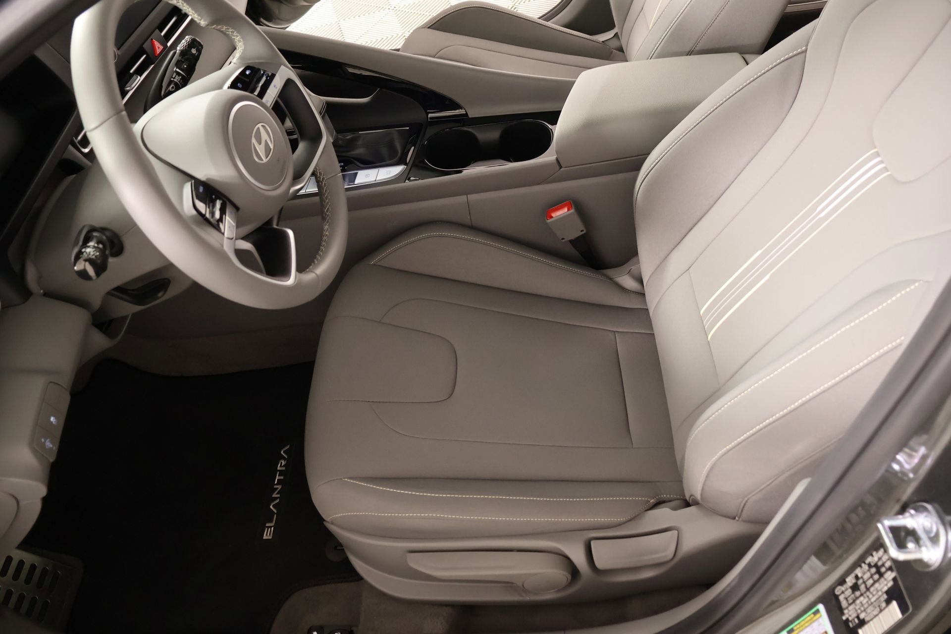 Certified 2026 Hyundai Elantra SEL Sport w/ Cargo Package FWD image 11