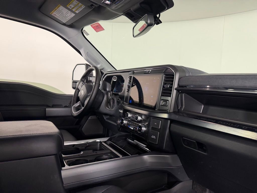 Used 2025 Ford F250 Lariat image 28