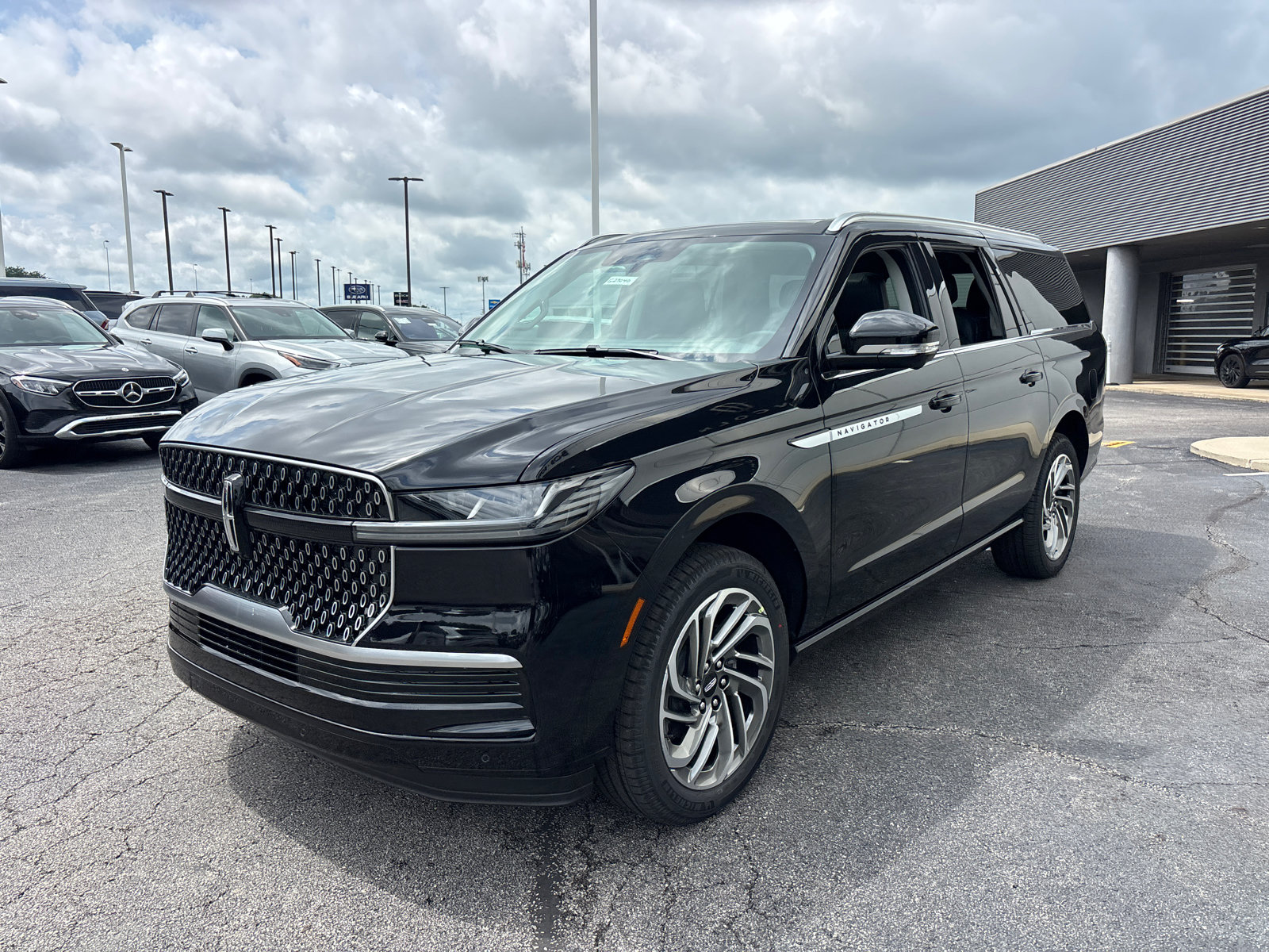 New 2027 Lincoln Navigator L Reserve AWD/4WD image 3