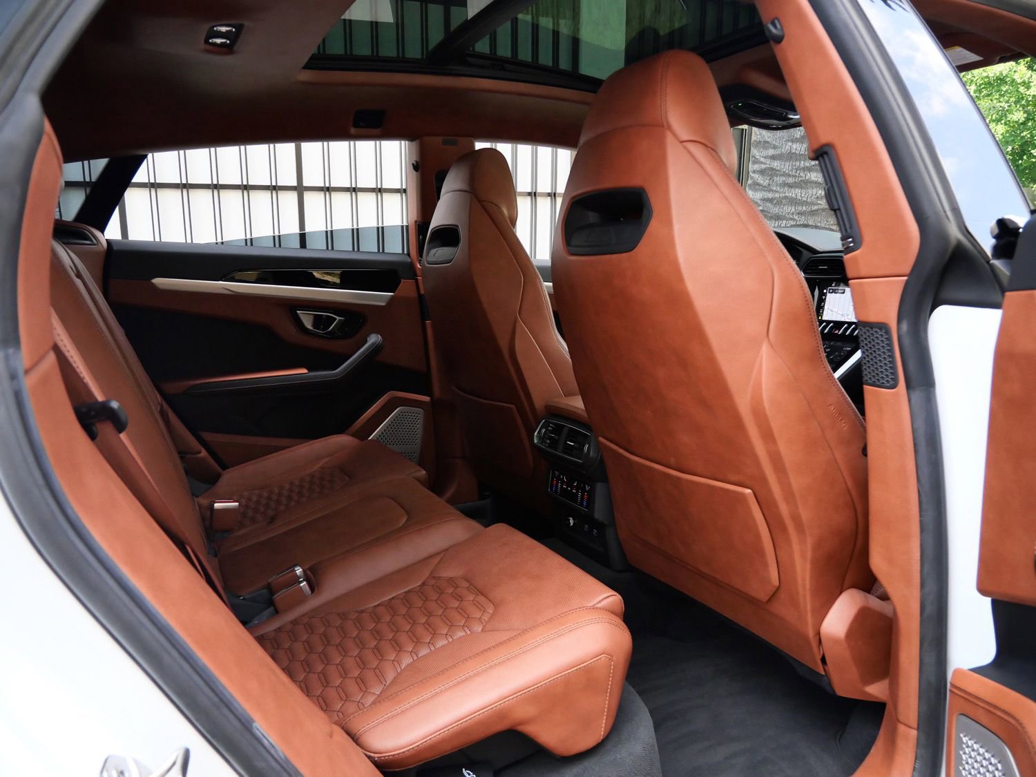 Used 2022 Lamborghini Urus AWD/4WD image 25
