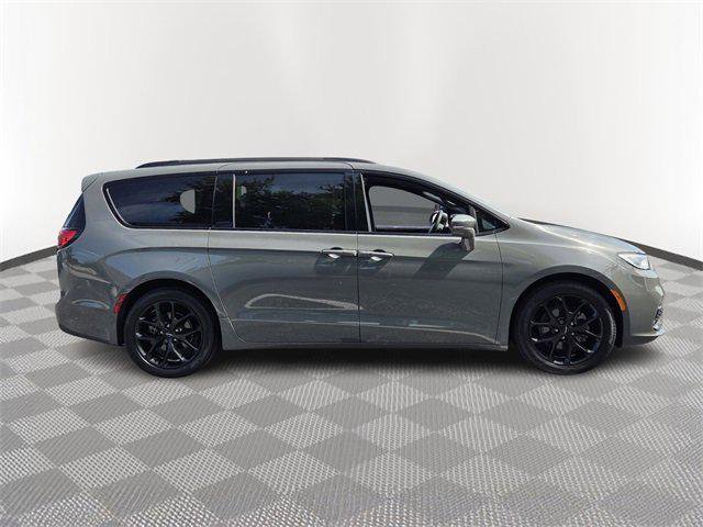 Certified 2022 Chrysler Pacifica Touring-L w/ S Appearance Package image 7
