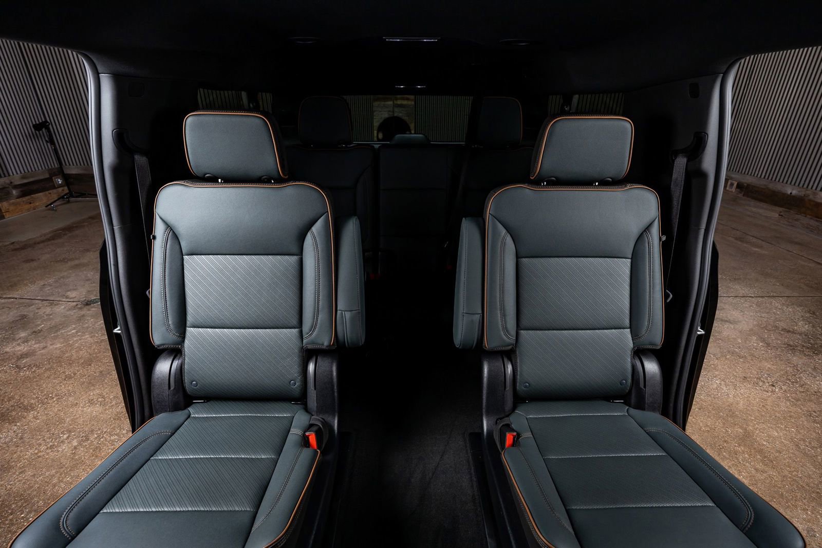 Used 2025 GMC Yukon XL AT4 w/ Premium Trailering Package AWD/4WD image 34