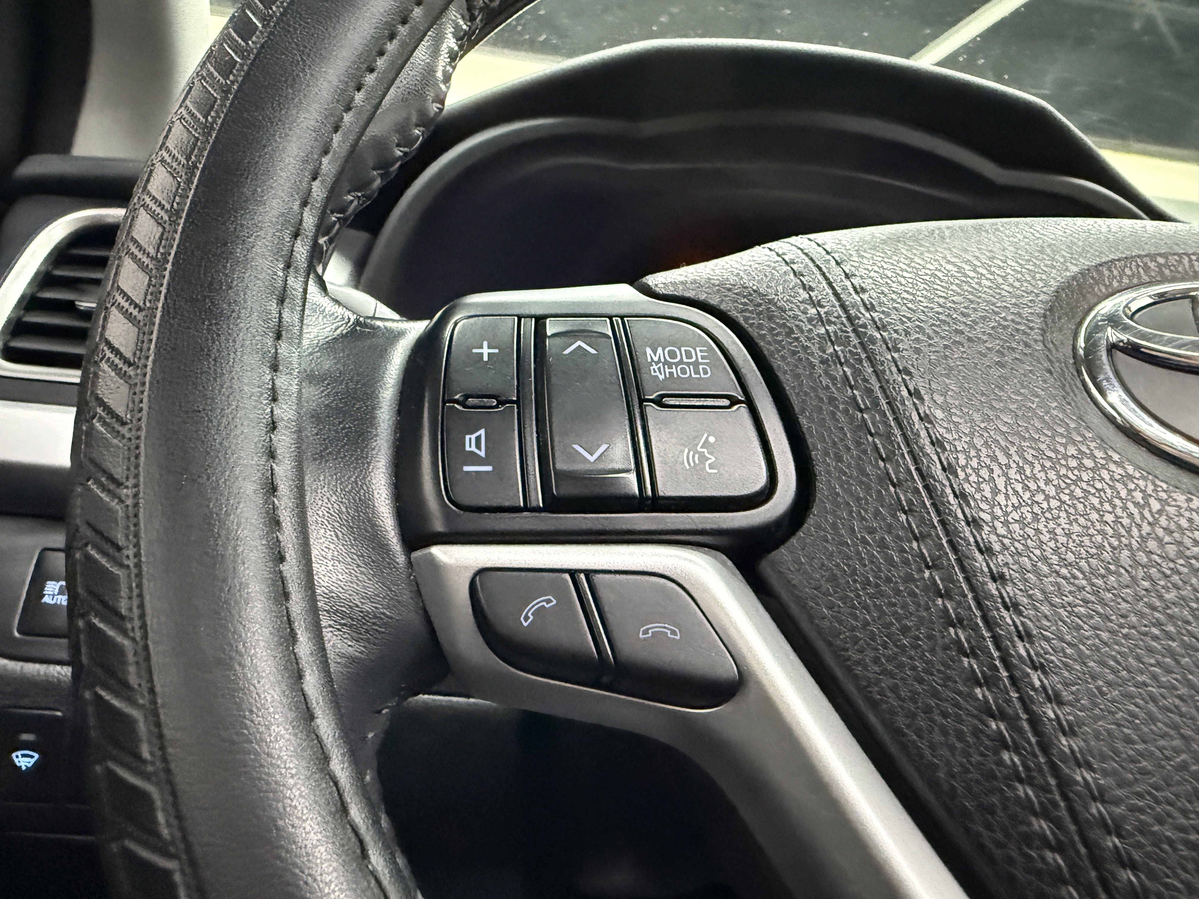 Used 2017 Toyota Highlander Limited image 15