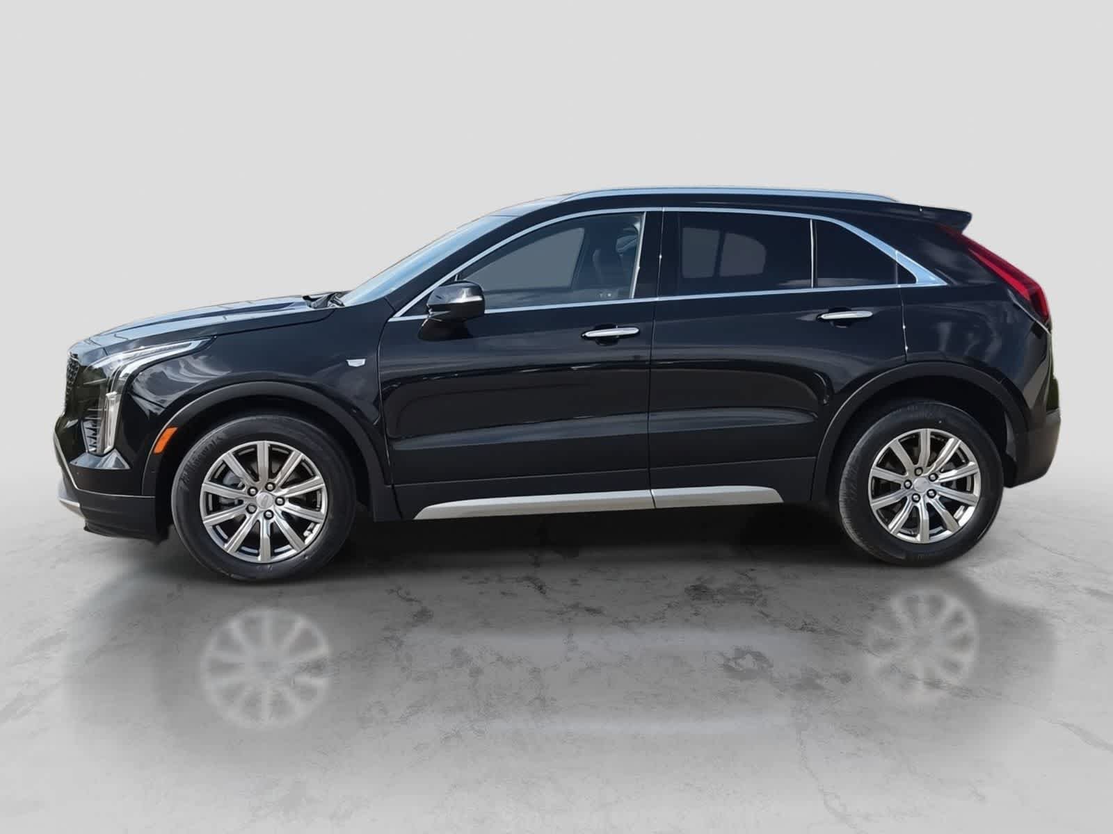 Used 2022 Cadillac XT4 Premium Luxury w/ Enhanced Visibility Package FWD image 5