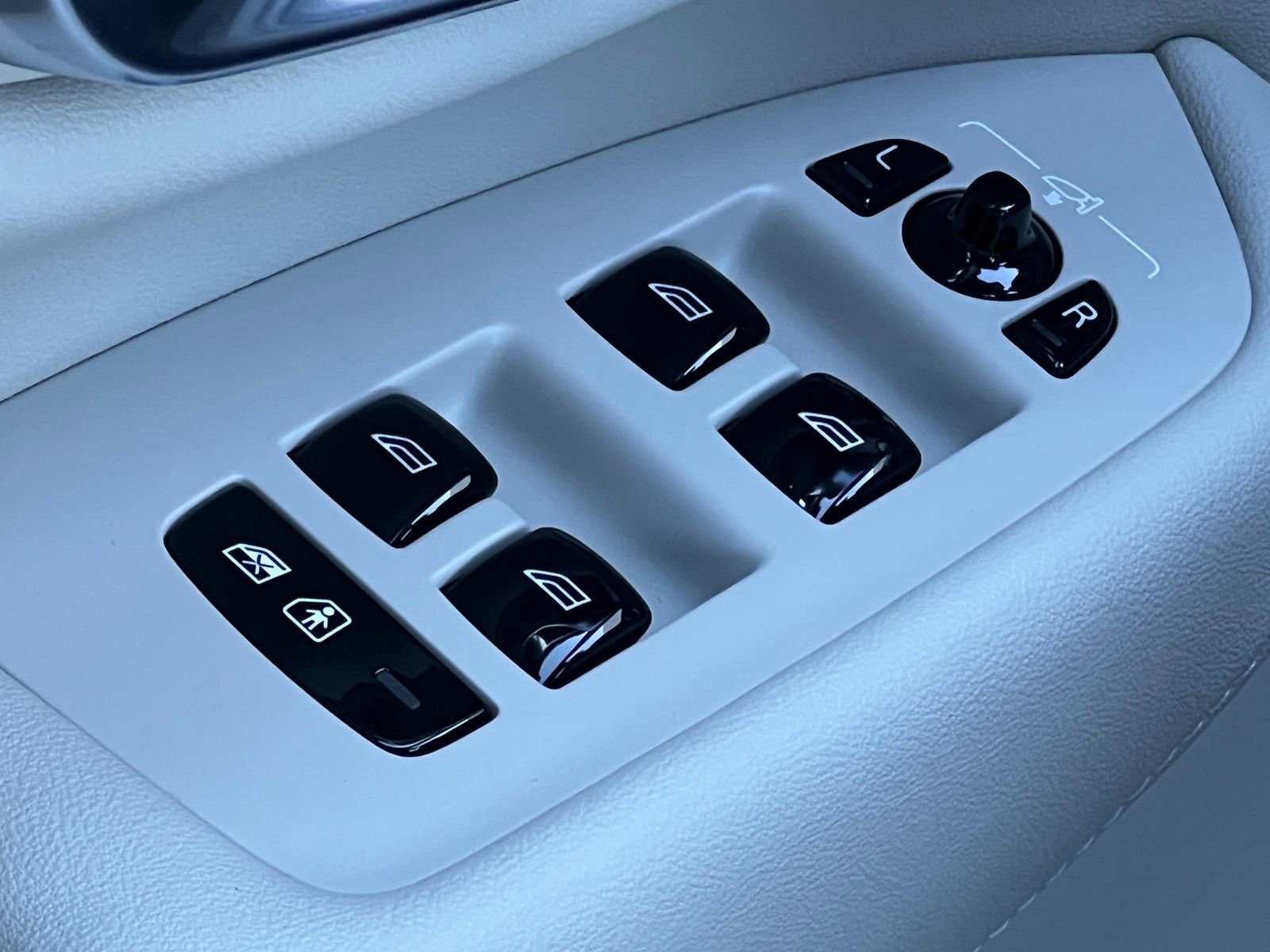 New 2026 Volvo XC90 B6 Ultra image 31