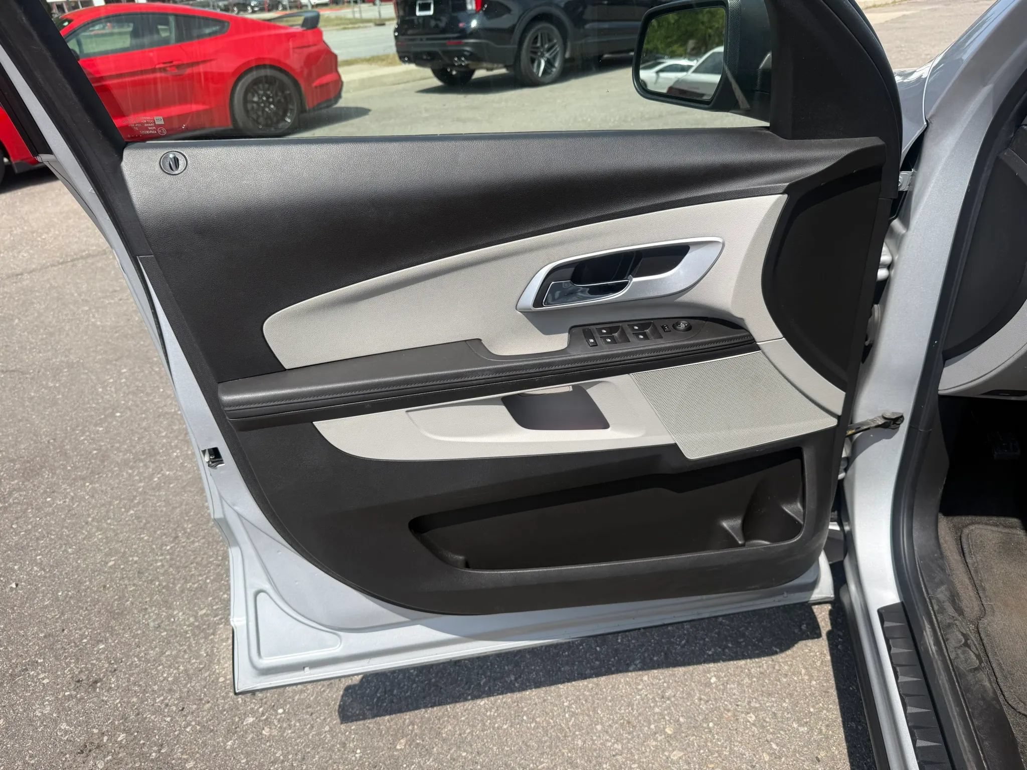 Used 2010 Chevrolet Equinox LS FWD image 17