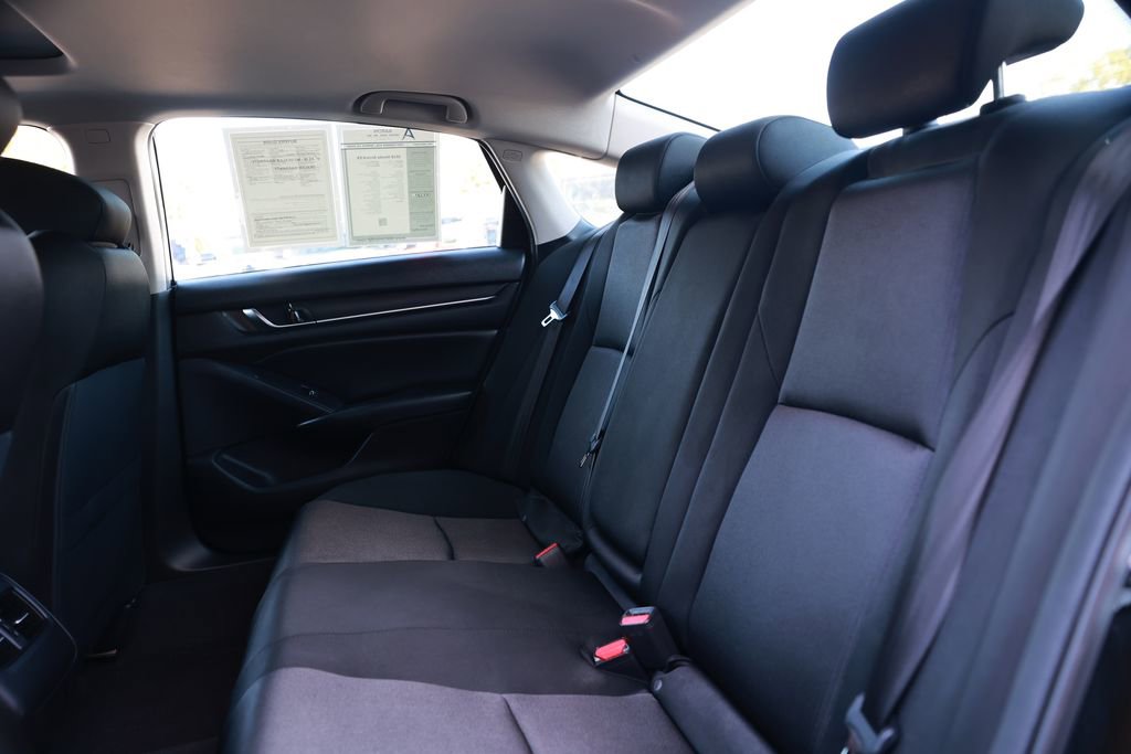 Used 2018 Honda Accord EX image 32