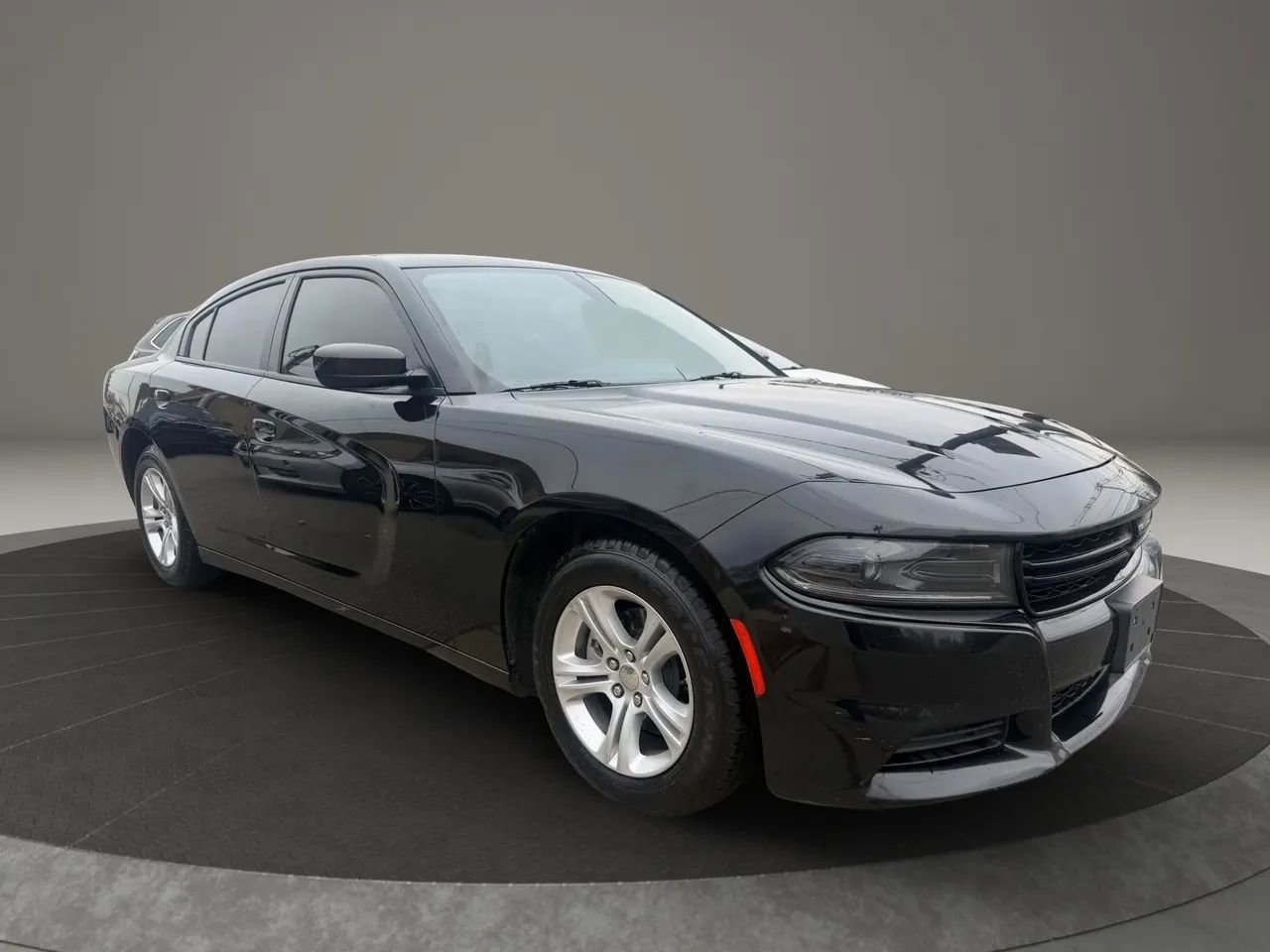 Used 2022 Dodge Charger SXT w/ Leather Interior Group RWD image 3