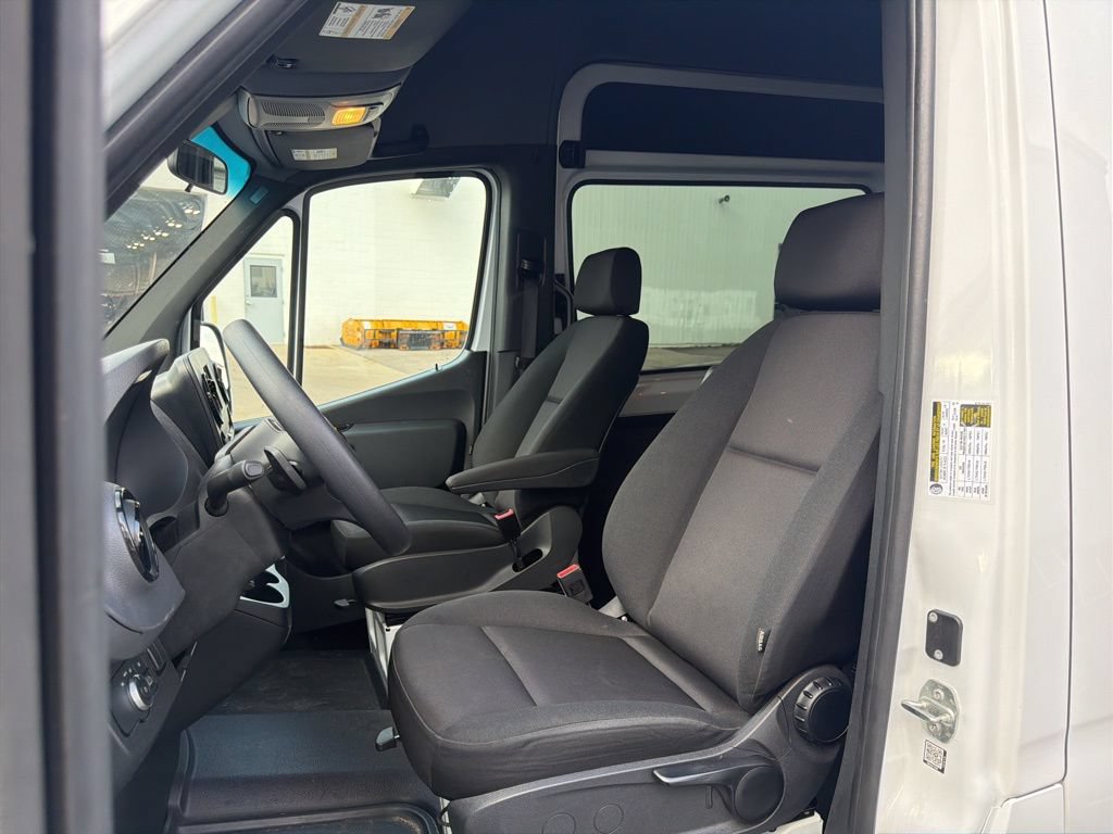 Used 2024 Mercedes-Benz Sprinter 2500 image 19