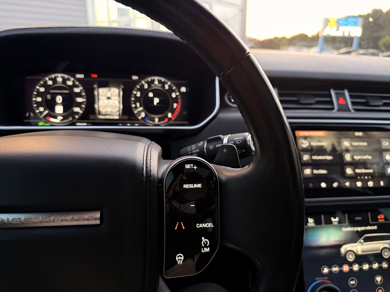 Used 2018 Land Rover Range Rover Supercharged AWD/4WD image 42