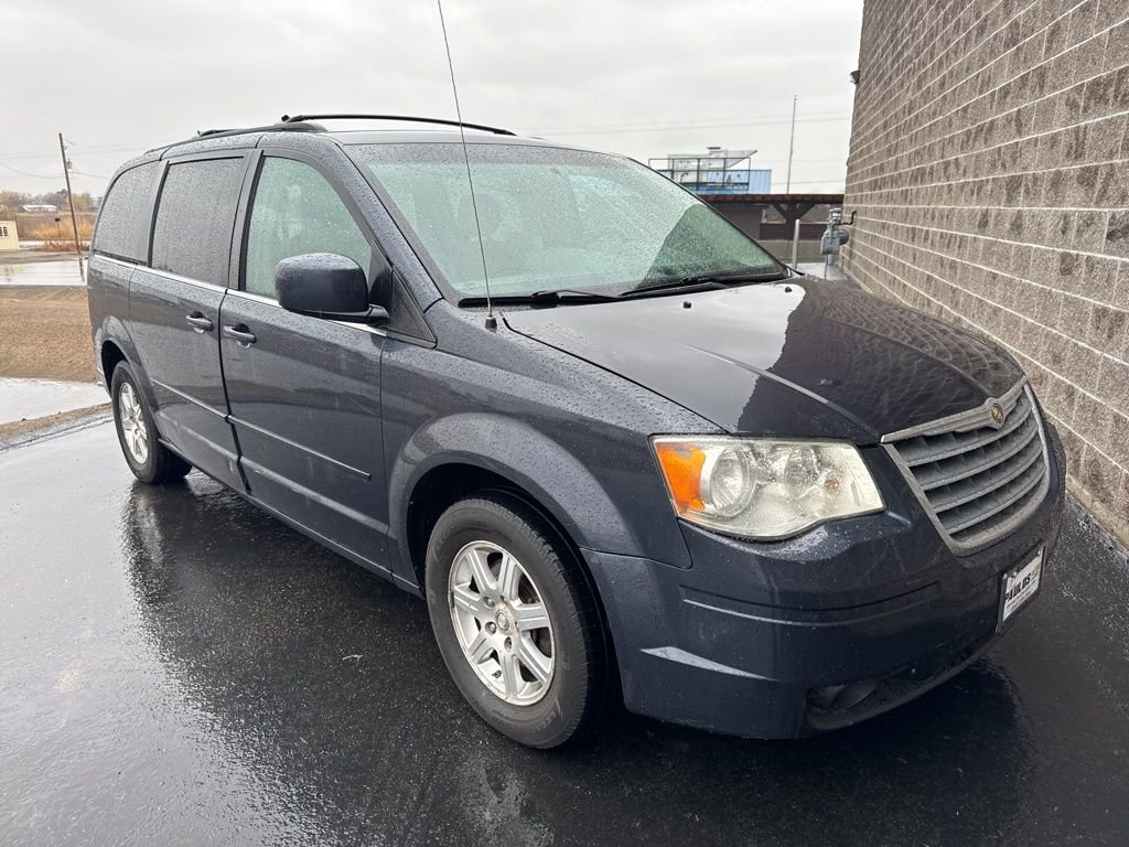 Used 2008 Chrysler Town & Country Touring image 3