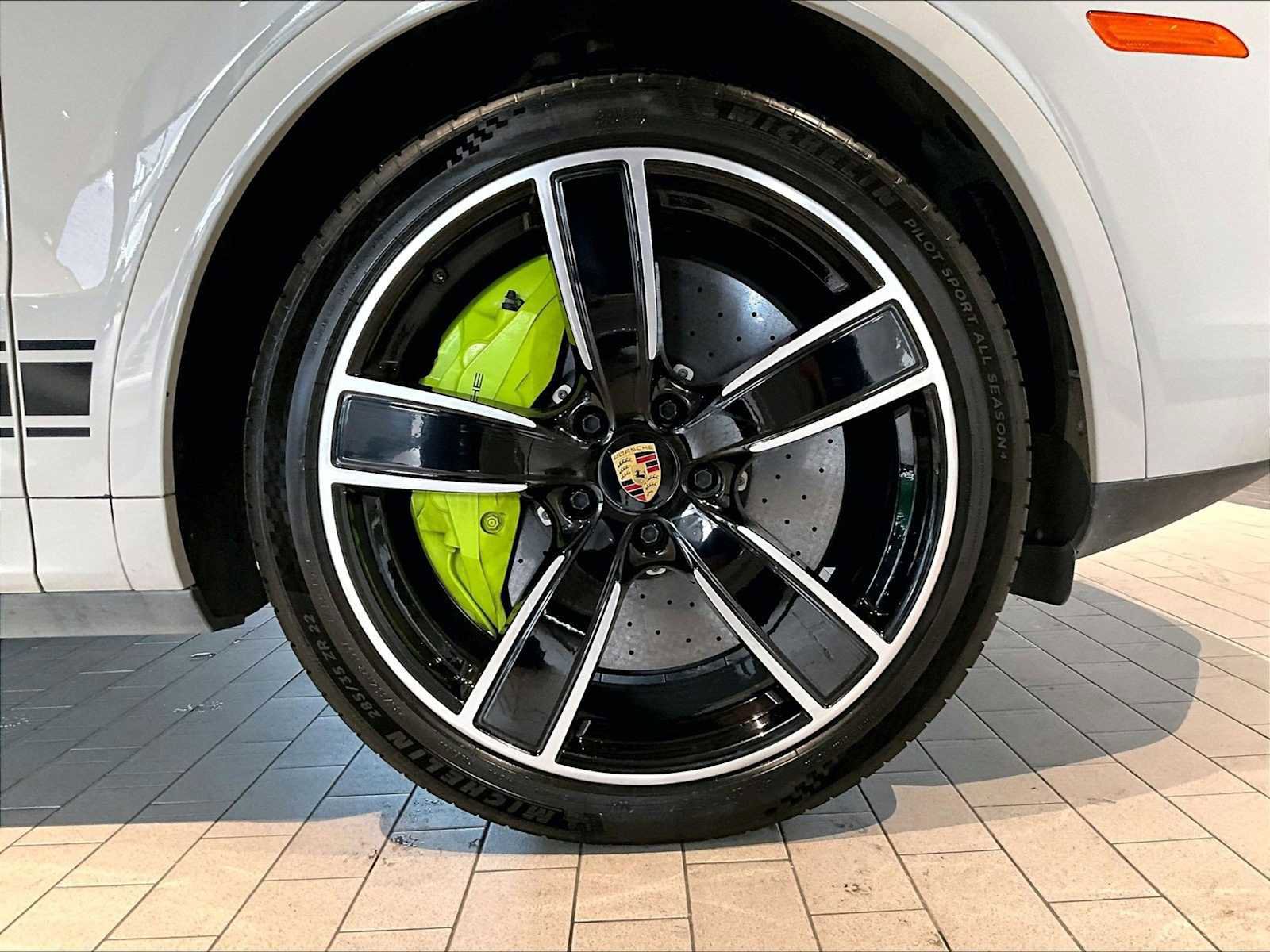 Used 2023 Porsche Cayenne Turbo S image 14