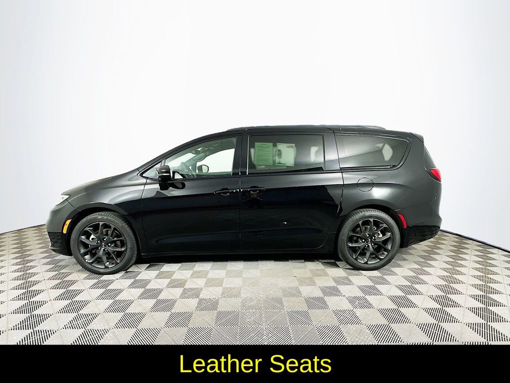Used 2025 Chrysler Pacifica Limited FWD image 6