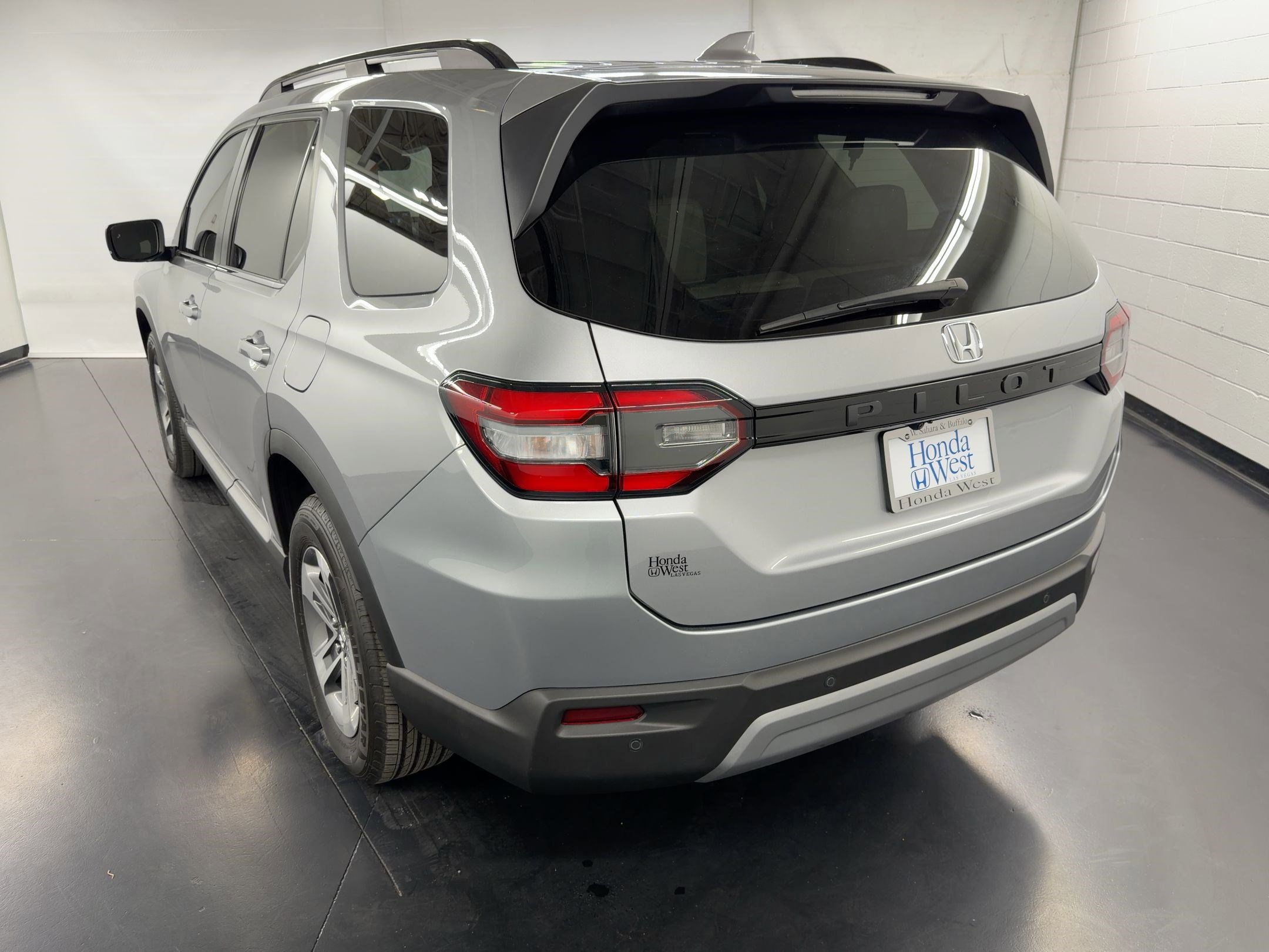 Used 2024 Honda Pilot EX-L image 3