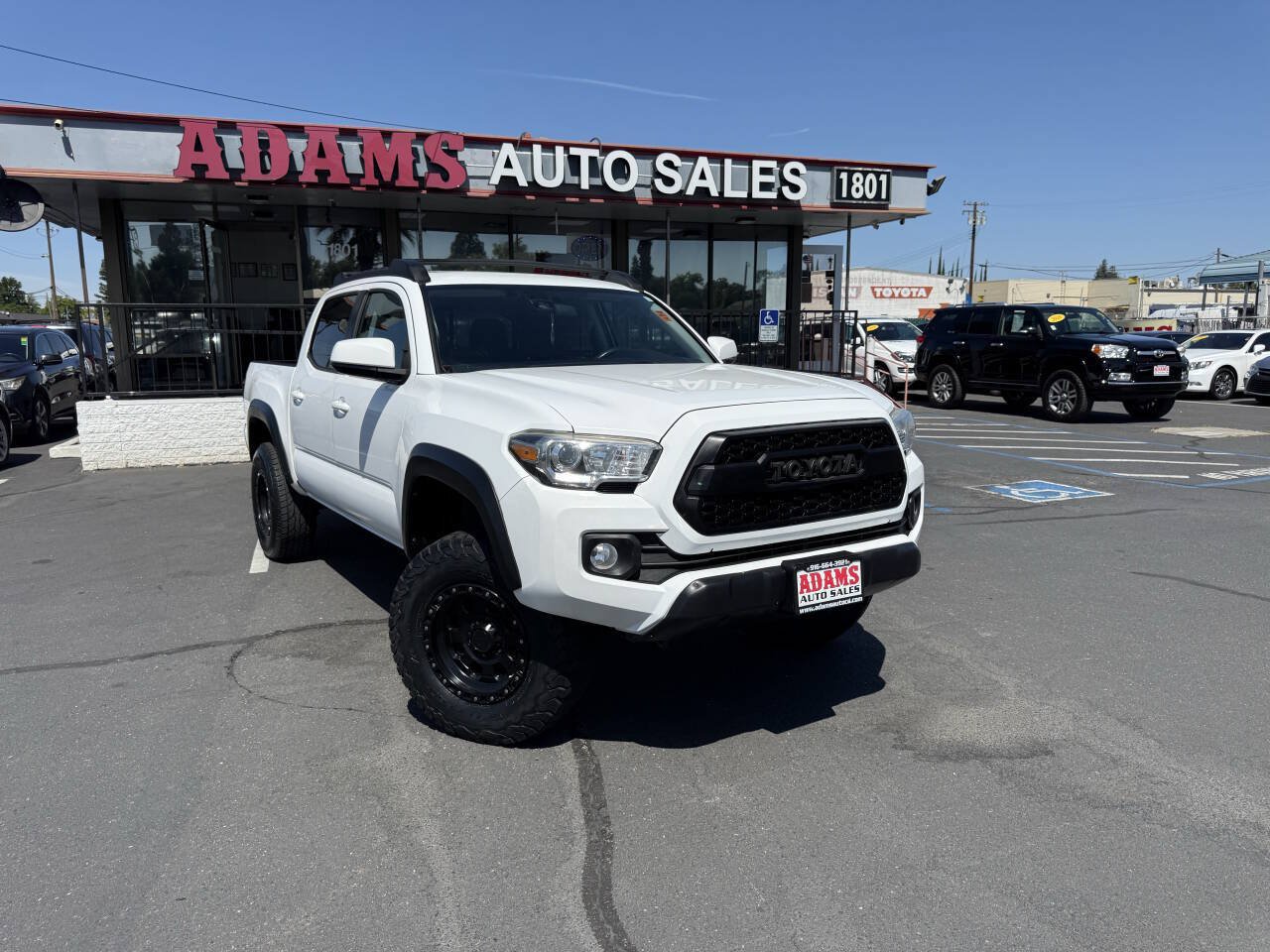 Used 2018 Toyota Tacoma SR5 RWD image 1