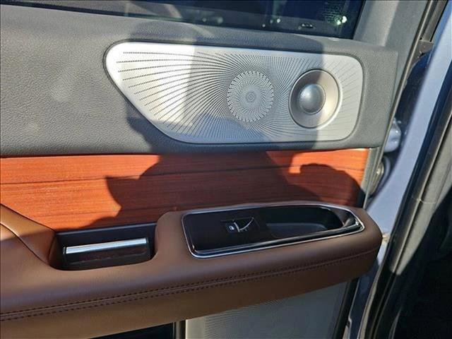 Used 2023 Lincoln Navigator L Reserve AWD/4WD image 14