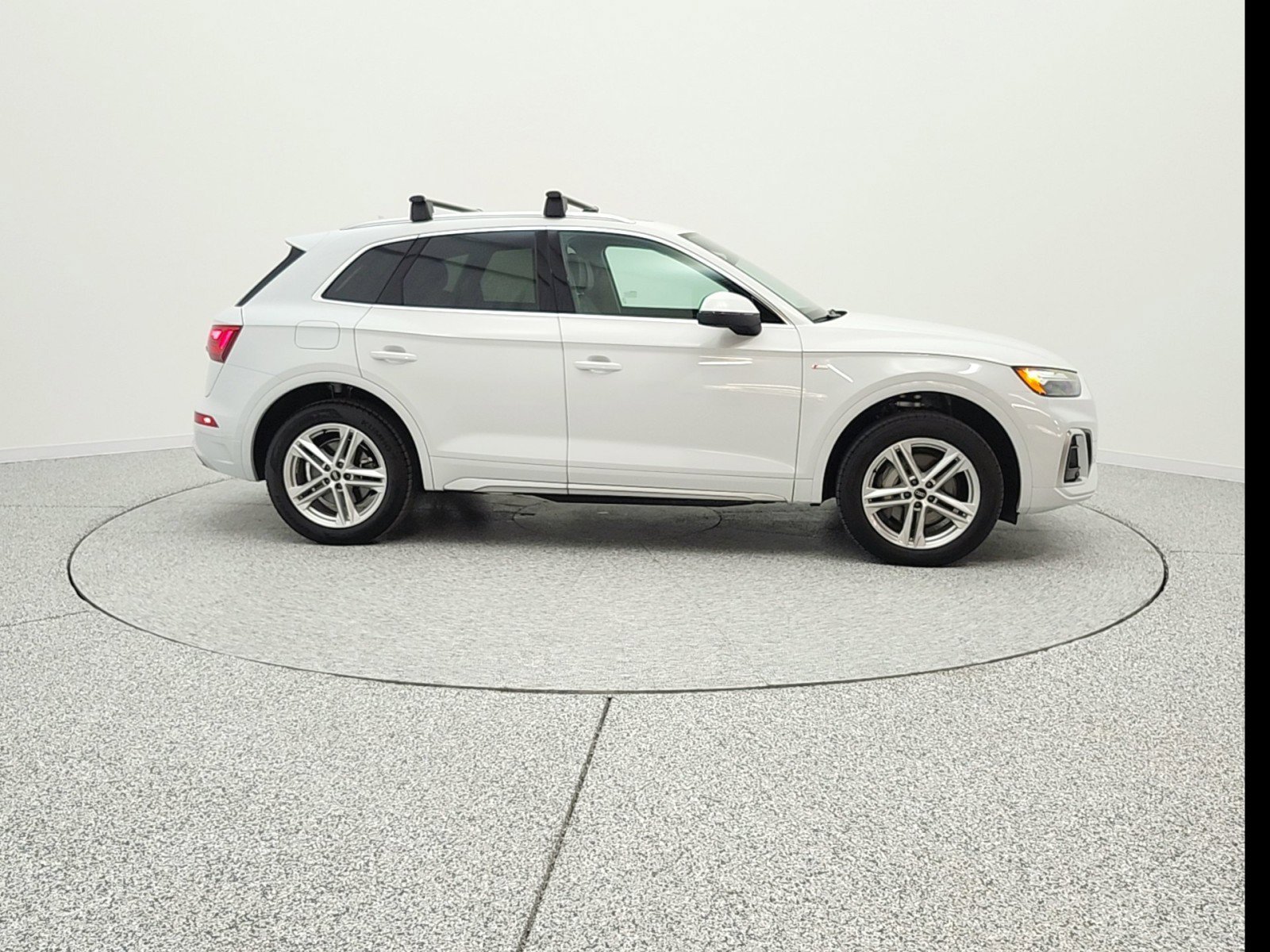 Used 2025 Audi Q5 e Premium Plus w/ Premium Plus Package image 4