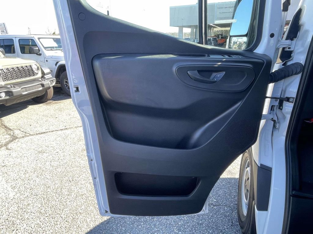 Used 2022 Mercedes-Benz Sprinter 144 Cargo image 20