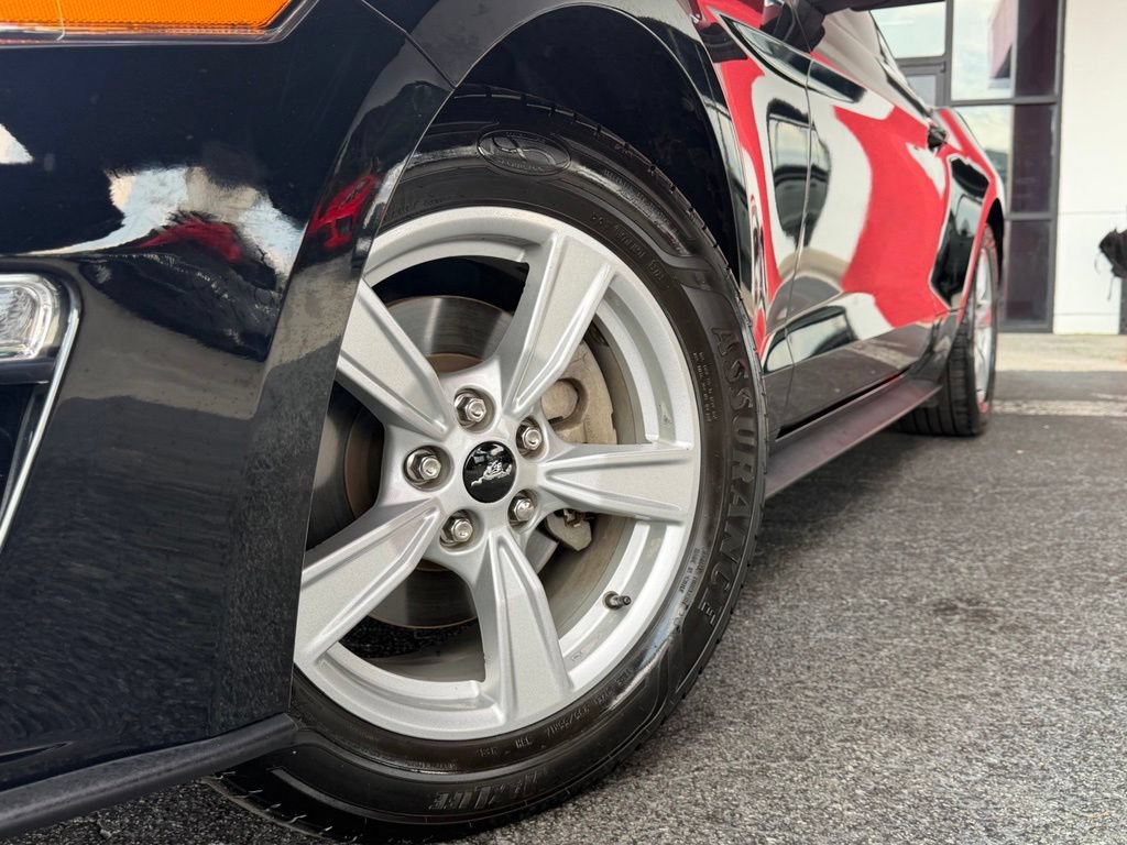 Used 2021 Ford Mustang Coupe RWD image 3