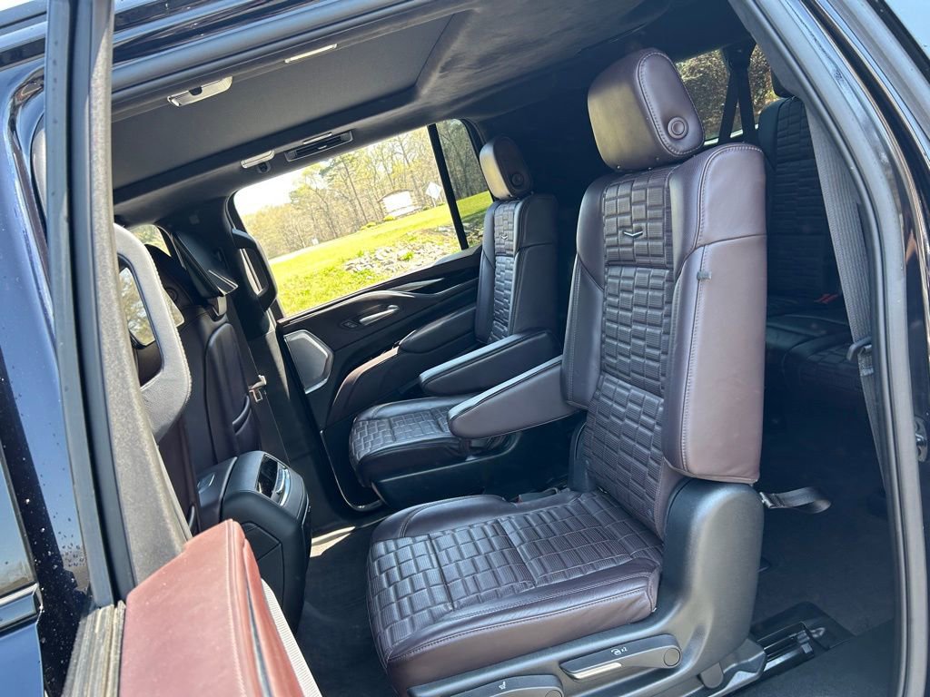 Used 2023 Cadillac Escalade ESV Sport Platinum w/ LPO, ONYX Package image 46