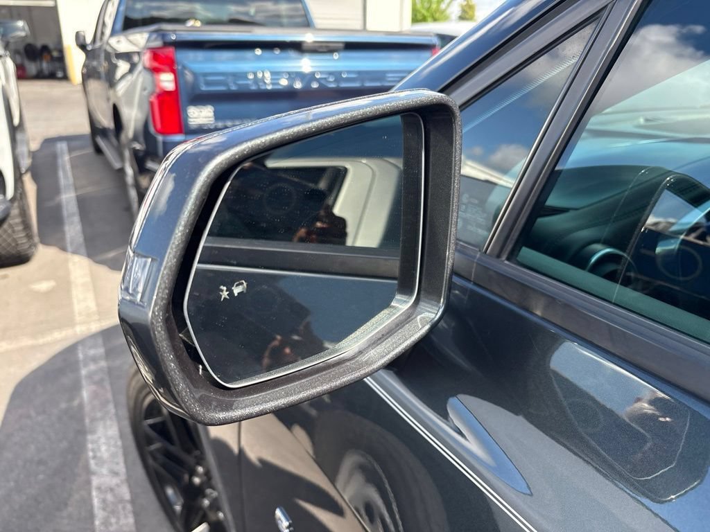 Used 2019 Chevrolet Blazer LT w/ Sound & Technology Package FWD image 4