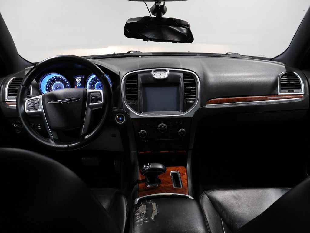 Used 2013 Chrysler 300 RWD image 25