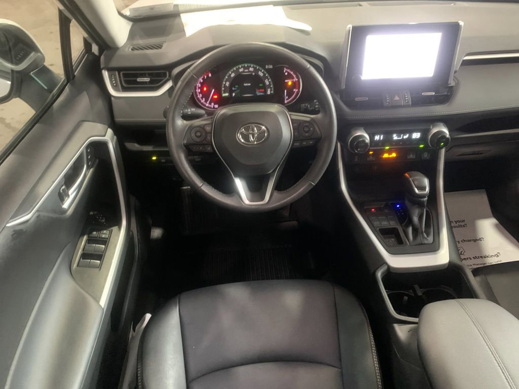 Used 2023 Toyota RAV4 XLE Premium image 18
