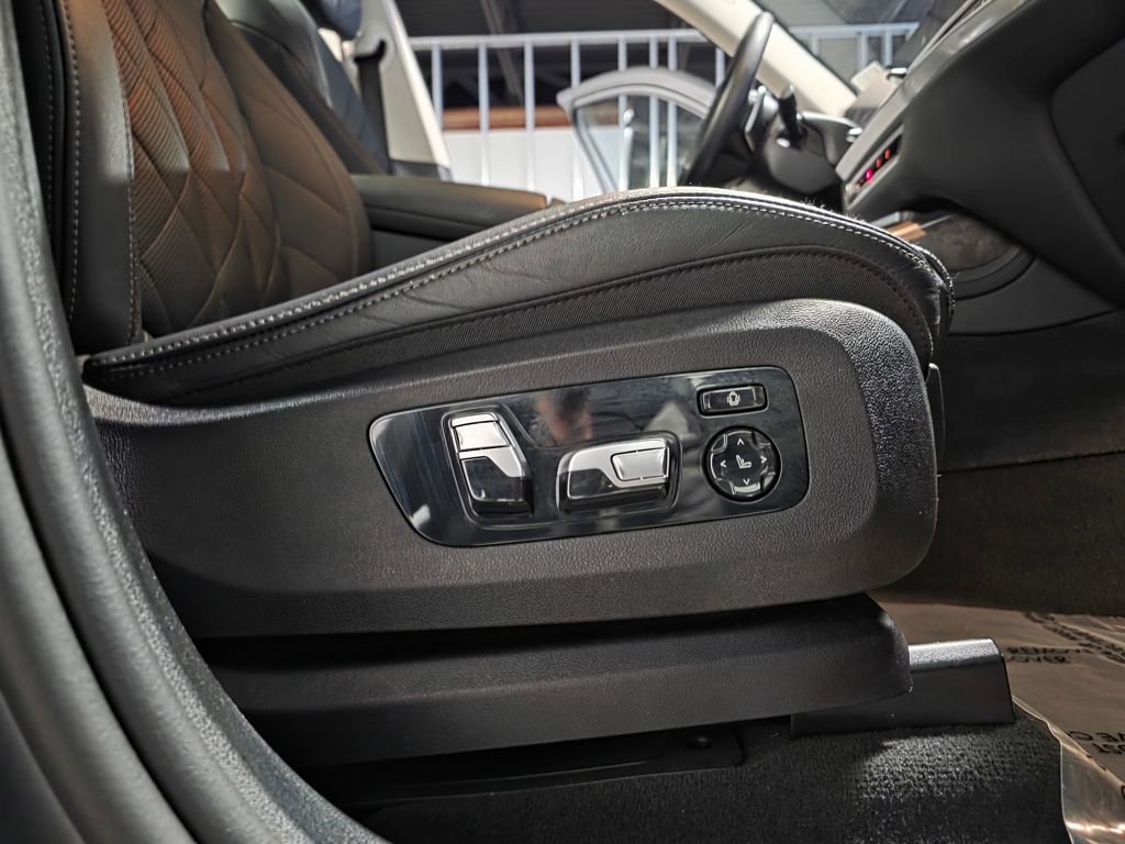 Used 2025 BMW X7 xDrive40i w/ Premium Package image 24