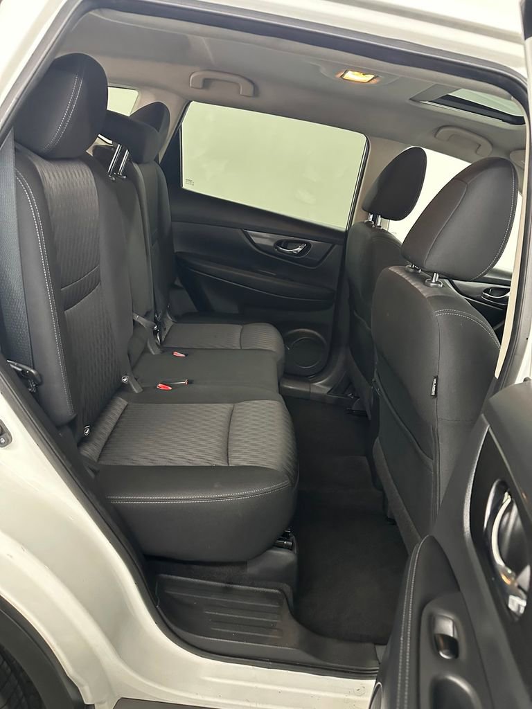 Used 2018 Nissan Rogue SV image 29