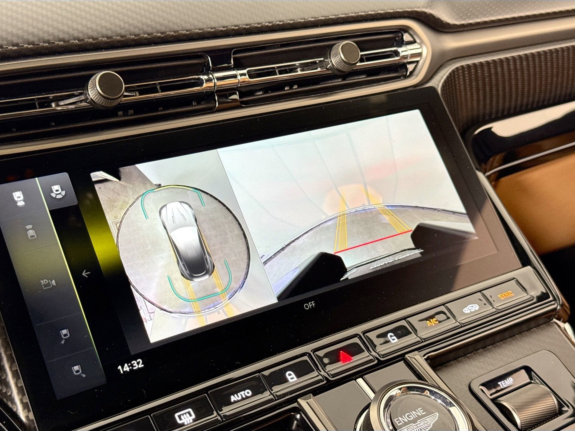 Used 2025 Aston Martin V8 Vantage Coupe image 14