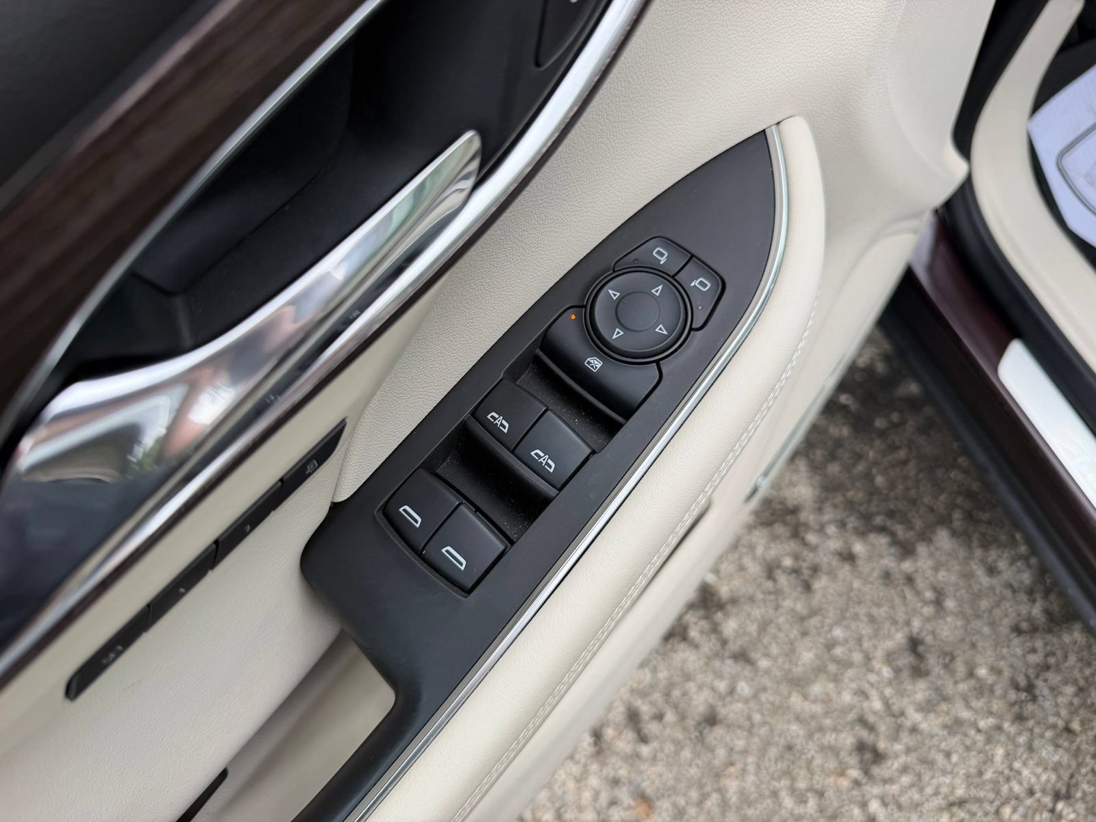 Used 2023 Buick Envision Avenir AWD/4WD image 34