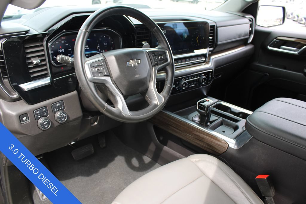 Used 2024 Chevrolet Silverado 1500 LT Trail Boss w/ Protection Package AWD/4WD image 8