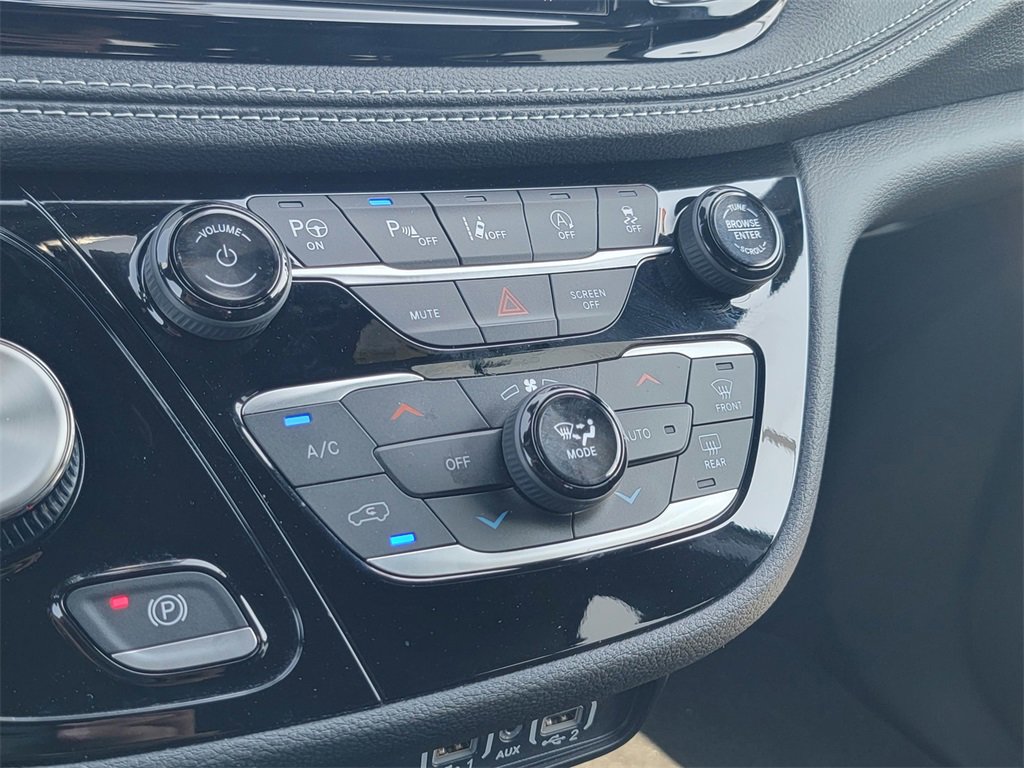 New 2024 Chrysler Pacifica Touring-L w/ S Appearance Package image 17