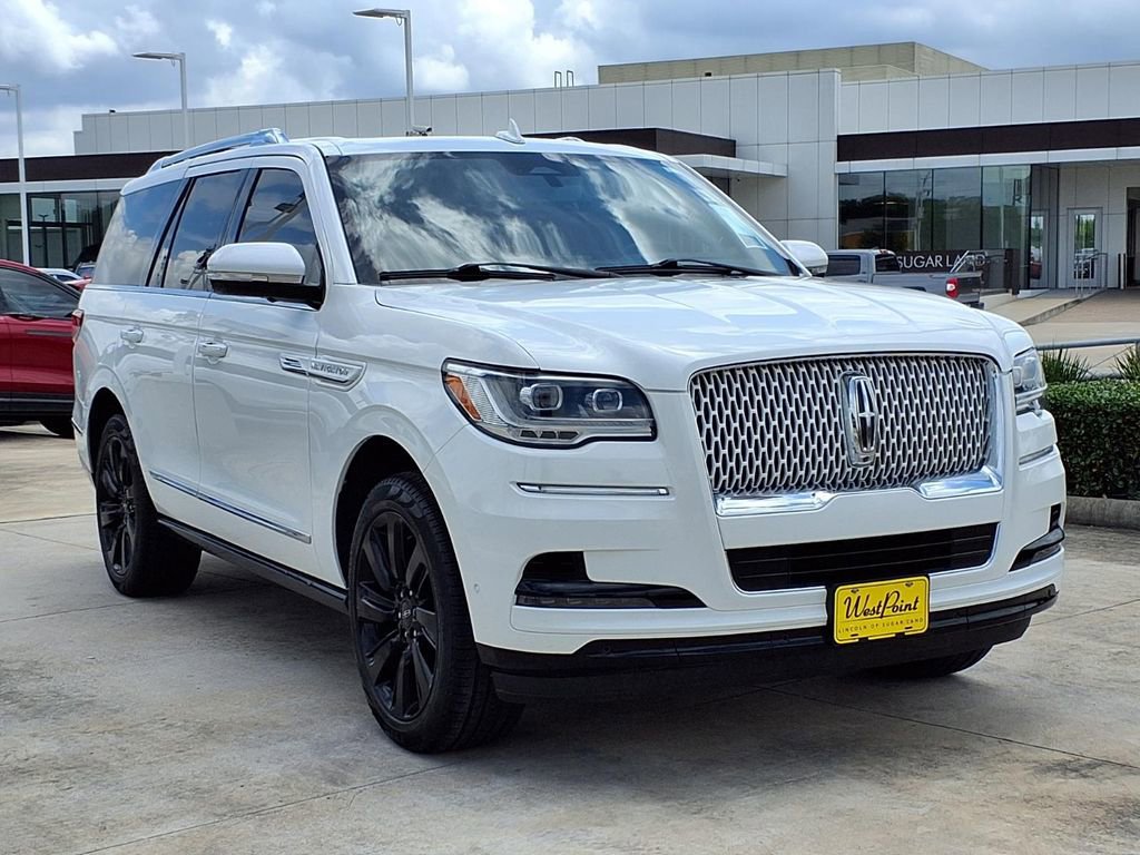 Used 2024 Lincoln Navigator Reserve AWD/4WD image 7