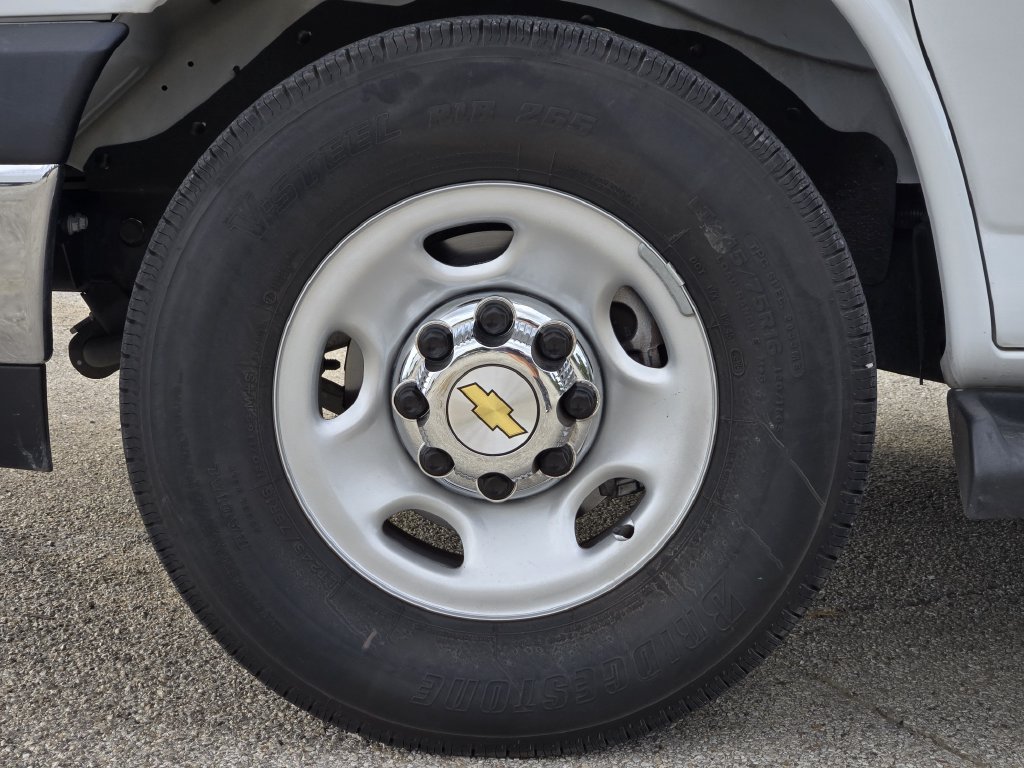 Used 2025 Chevrolet Express 3500 LT w/ LT Preferred Equipment Group RWD image 11