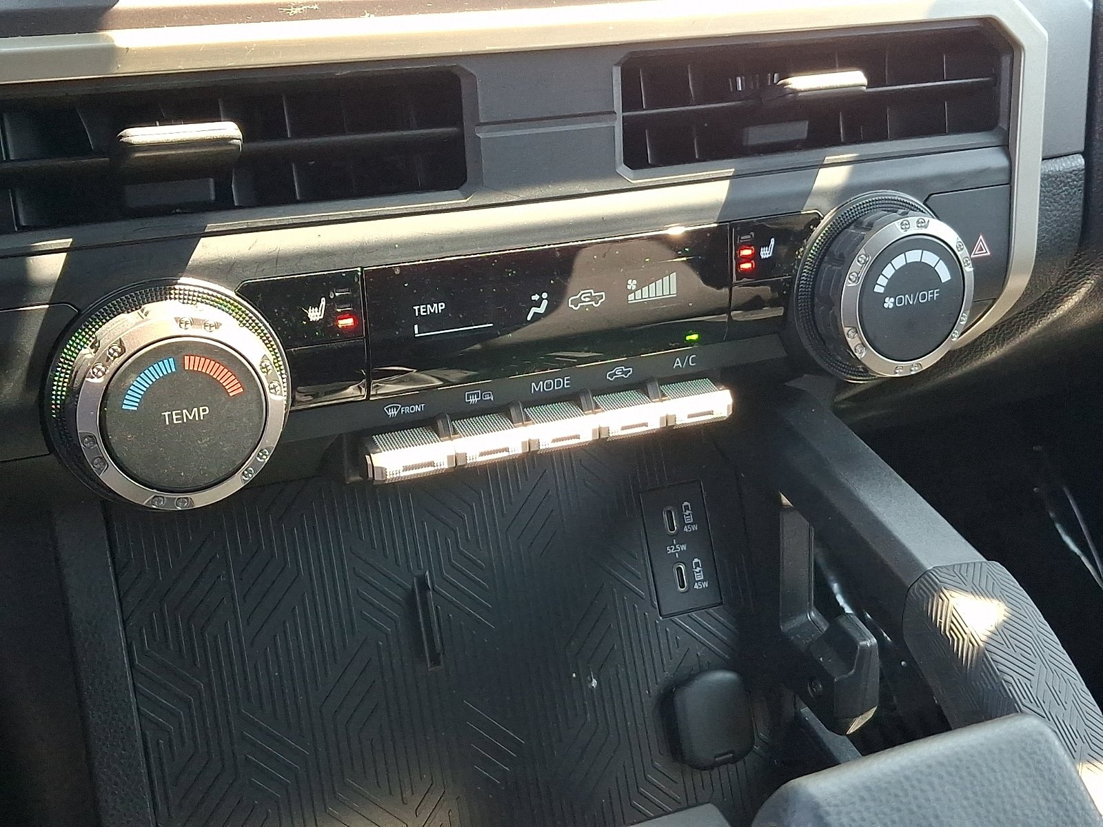 Used 2025 Toyota Tacoma SR5 AWD/4WD image 15