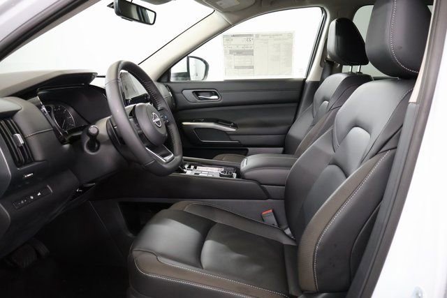 New 2025 Nissan Pathfinder SL image 11