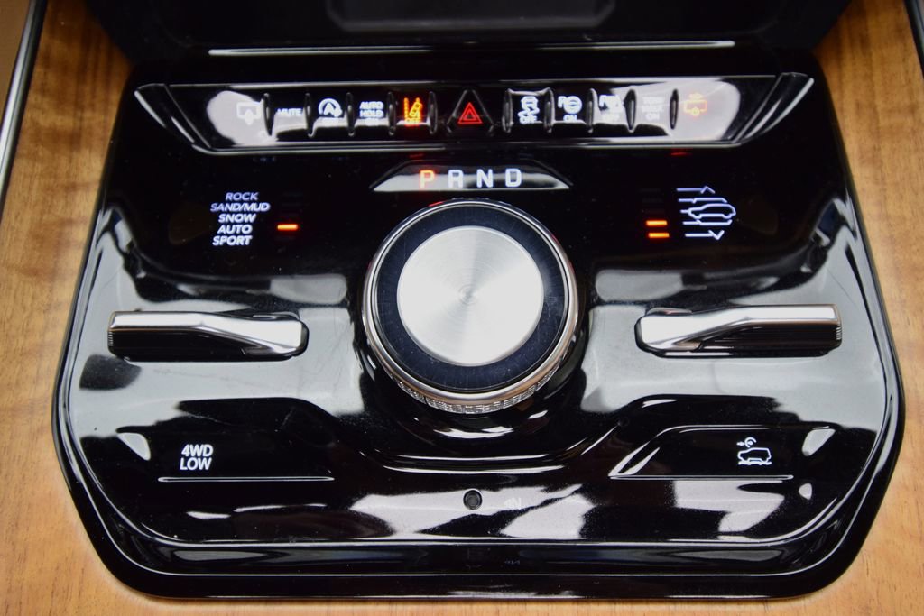 Used 2025 Jeep Grand Wagoneer Series III image 28