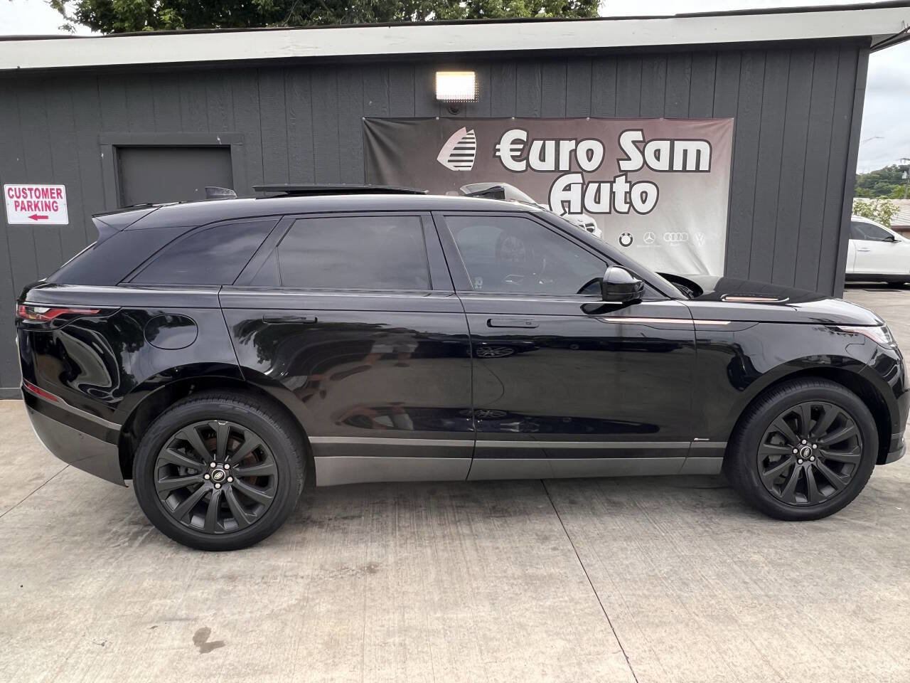 Used 2018 Land Rover Range Rover Velar R-Dynamic SE image 8