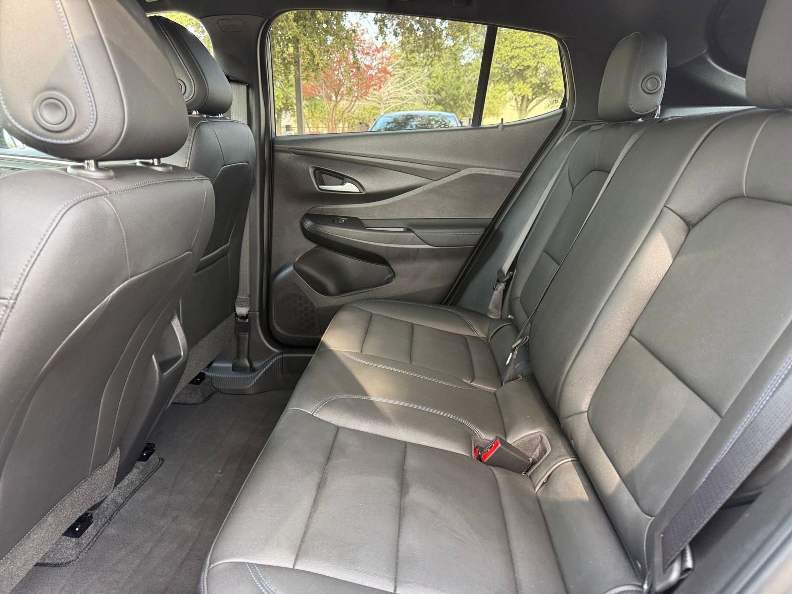 Used 2025 Buick Envista Sport Touring image 25