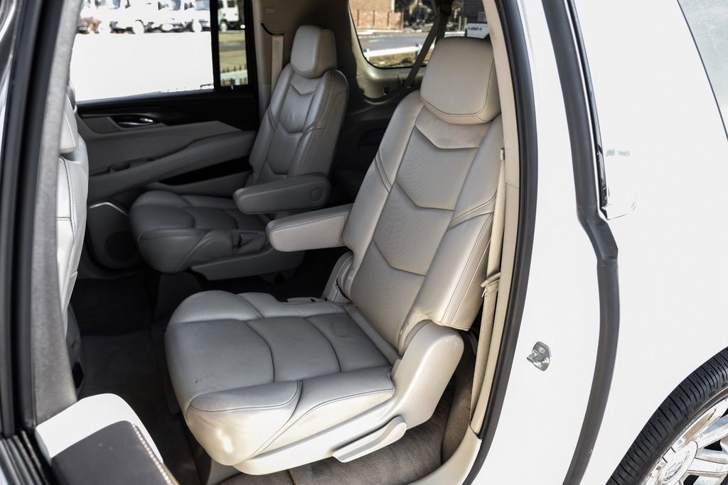 Used 2020 Cadillac Escalade ESV Premium Luxury image 42