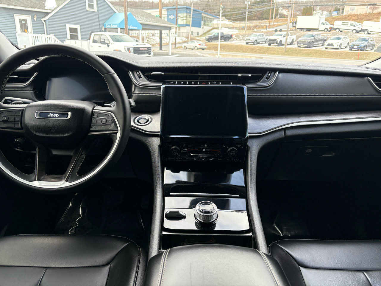 Used 2023 Jeep Grand Cherokee Limited w/ Black Appearance Package image 28